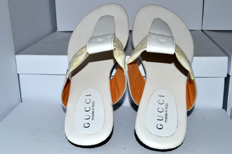 Gucci Slippers Woman--223